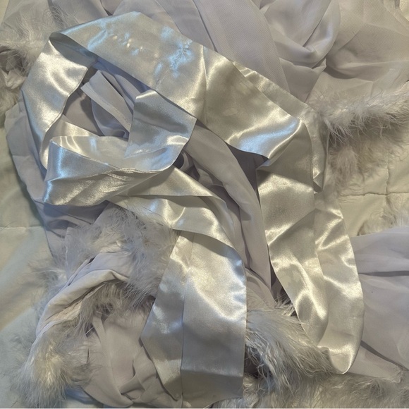 Bridal white fur robe plus size - Picture 3 of 4